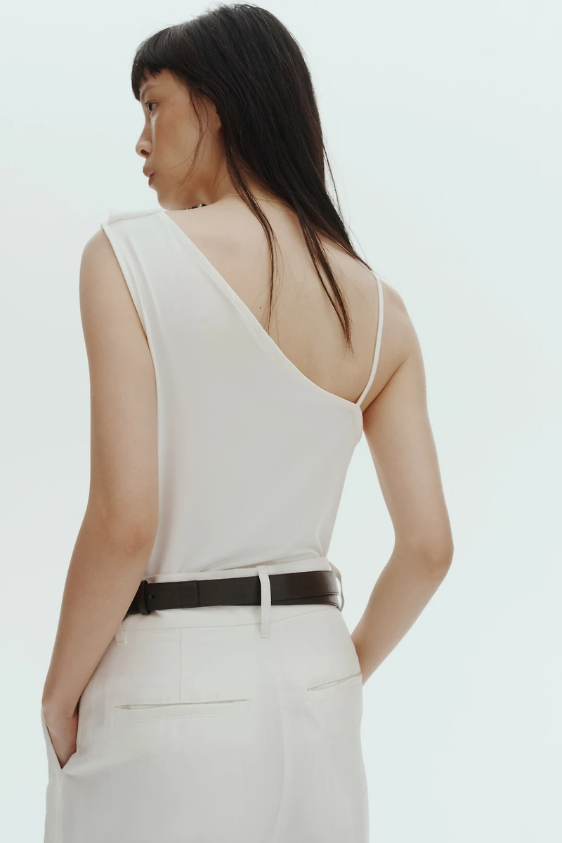 Haut asymétrique à effet drapé