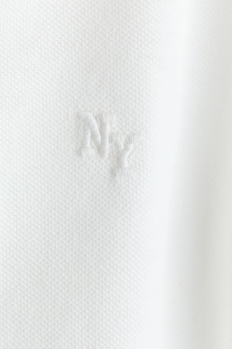 Polo en piqué avec motif brodé