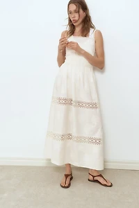 Robe à dos ouvert avec dentelle