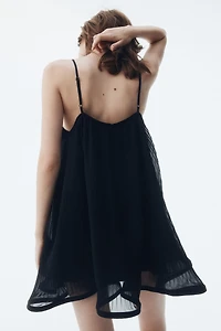 Robe plissée à bretelles fines