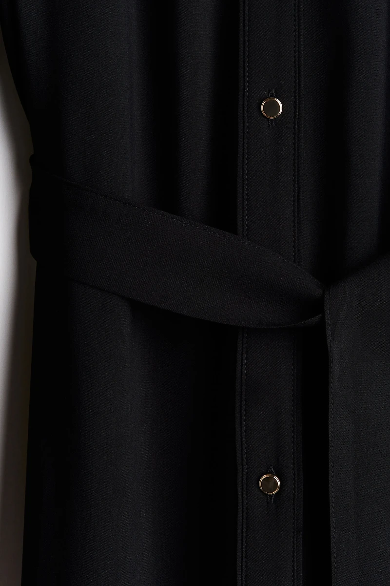 Robe chemise avec ceinture à nouer
