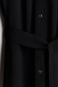 Robe chemise avec ceinture à nouer