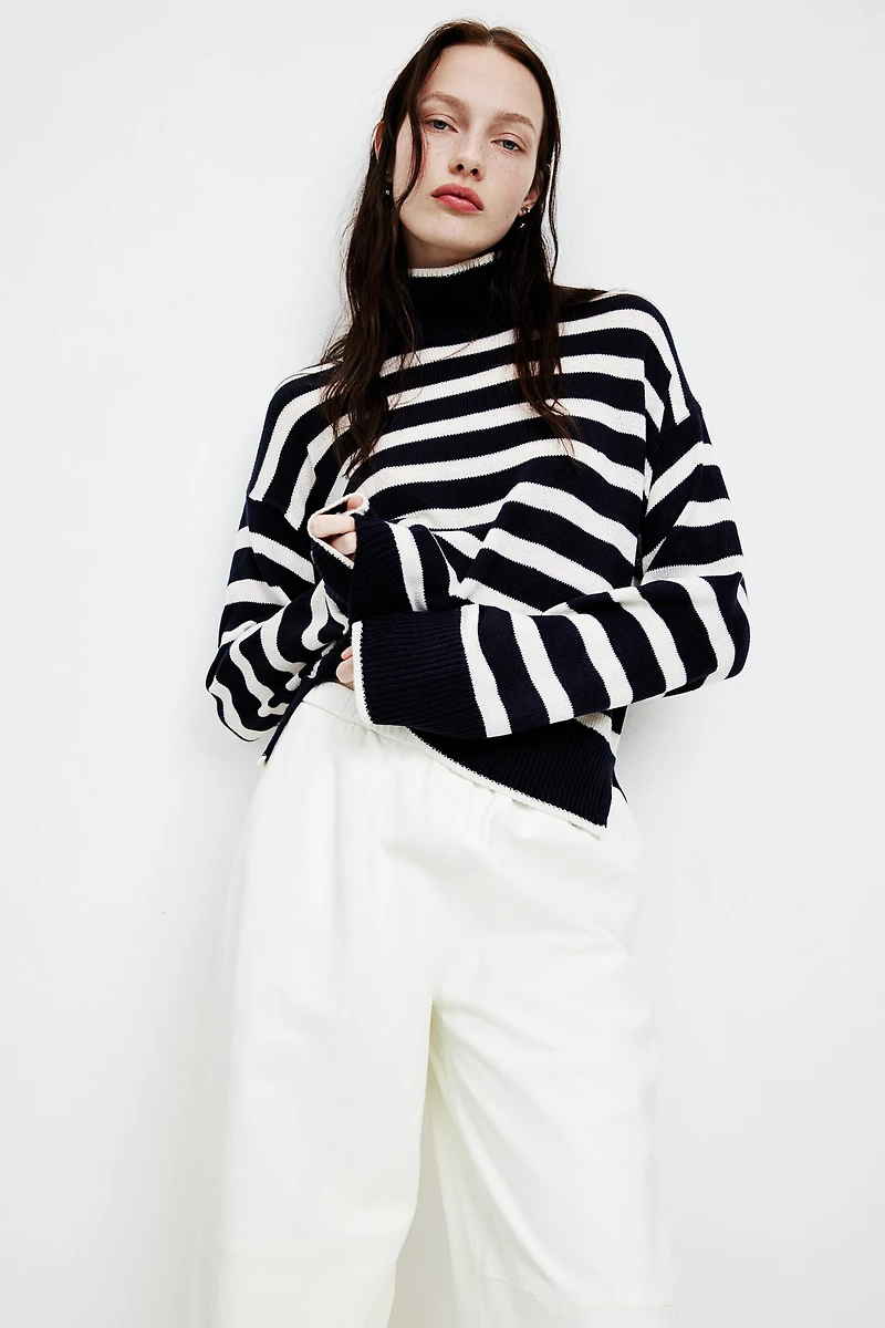 Fine-knit turtleneck jumper