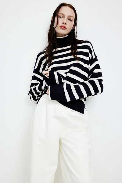 Fine-knit turtleneck jumper