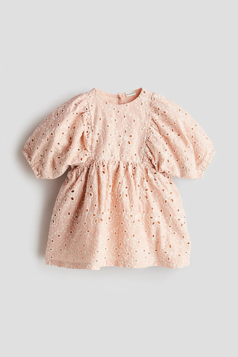 Robe en coton avec broderie anglaise