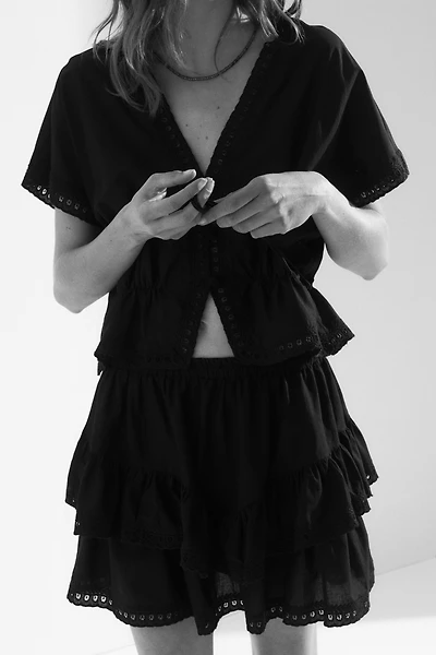 Jupe à étages avec broderie anglaise