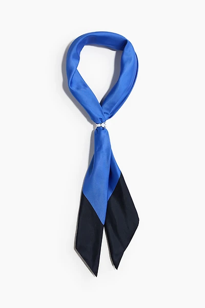Foulard avec détail en métal