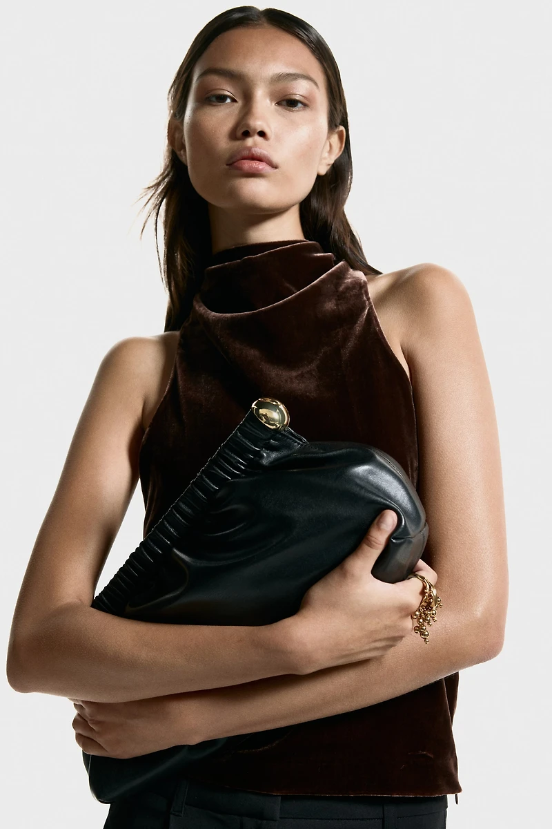 Haut à dos nu en velours