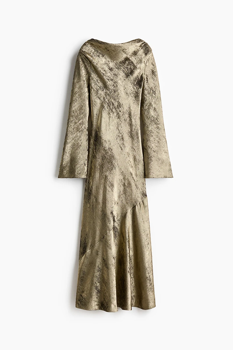 Robe en satin avec dos ouvert