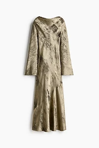 Robe en satin avec dos ouvert