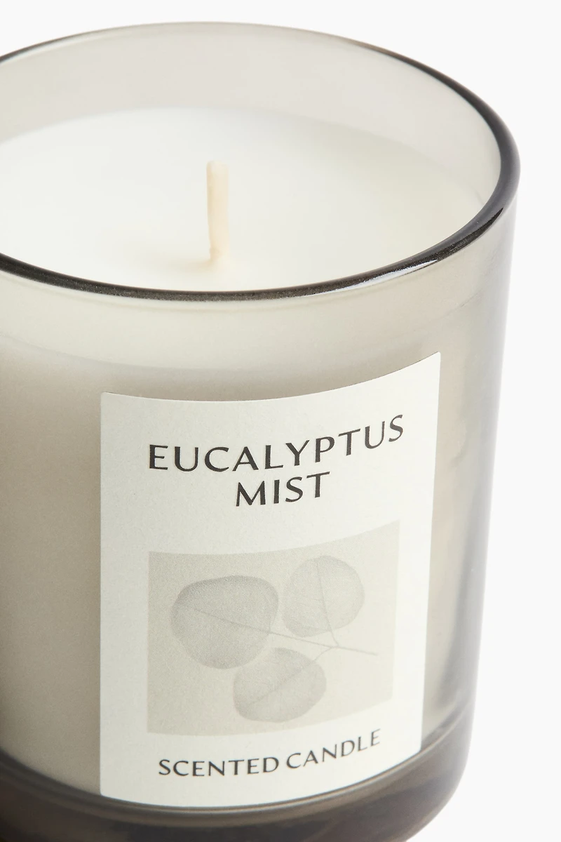 Bougie parfumée dans un pot en verre