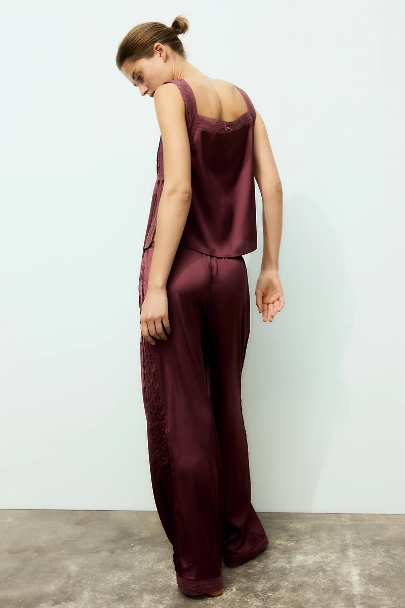 Pyjama en satin avec plis nervure