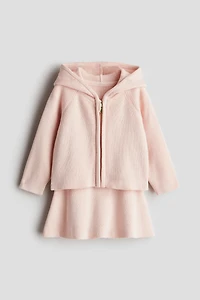 Ensemble 2 pièces avec chandail et jupe