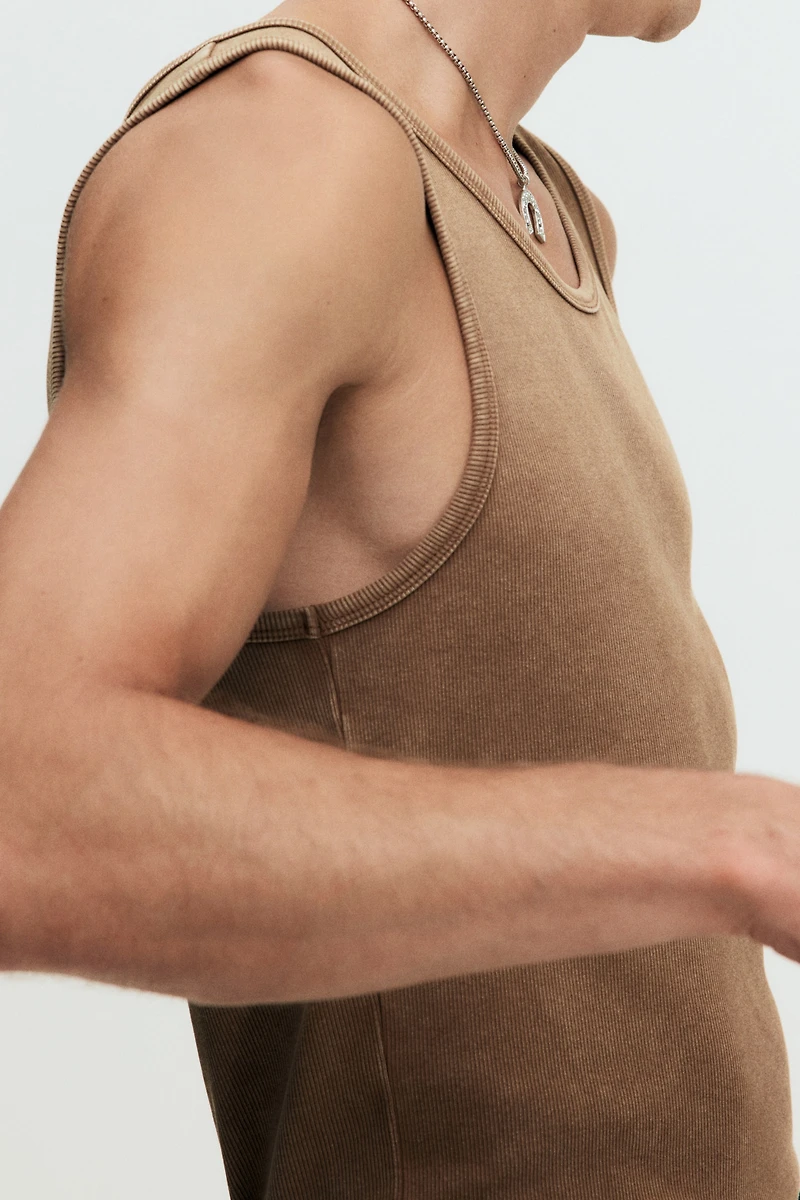 Camisole côtelée près du corps