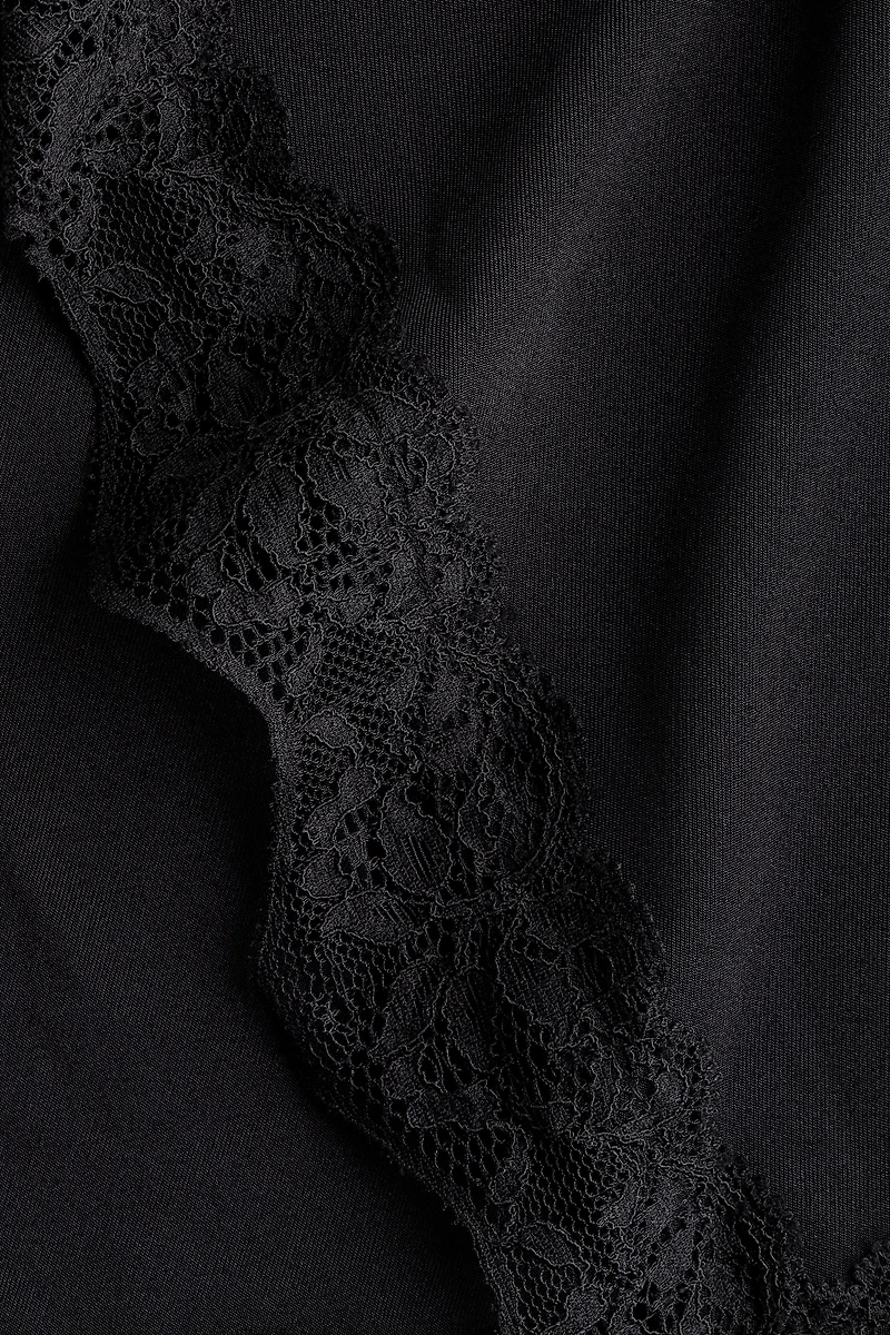 Haut dos nu avec dentelle