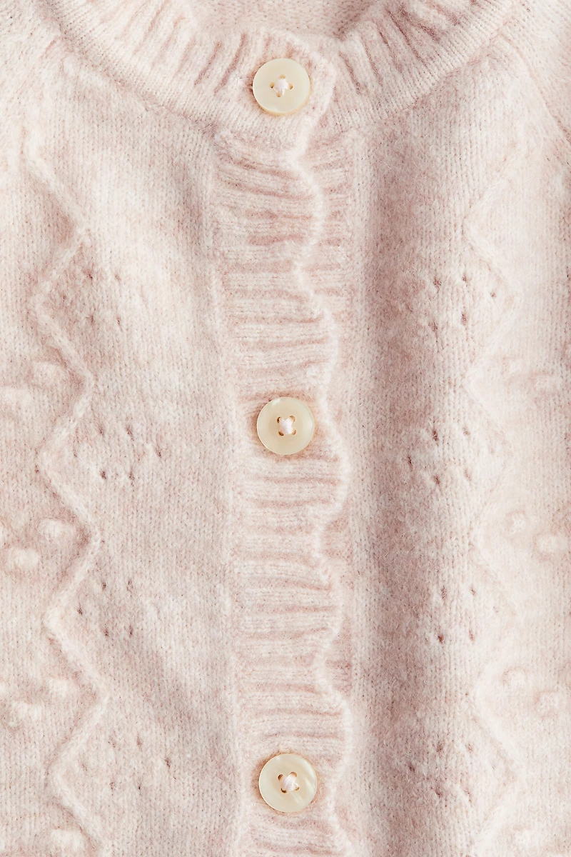 Chandail en tricot à bords festonnés