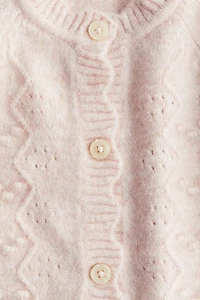 Chandail en tricot à bords festonnés