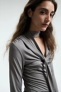 Haut avec détail façon écharpe