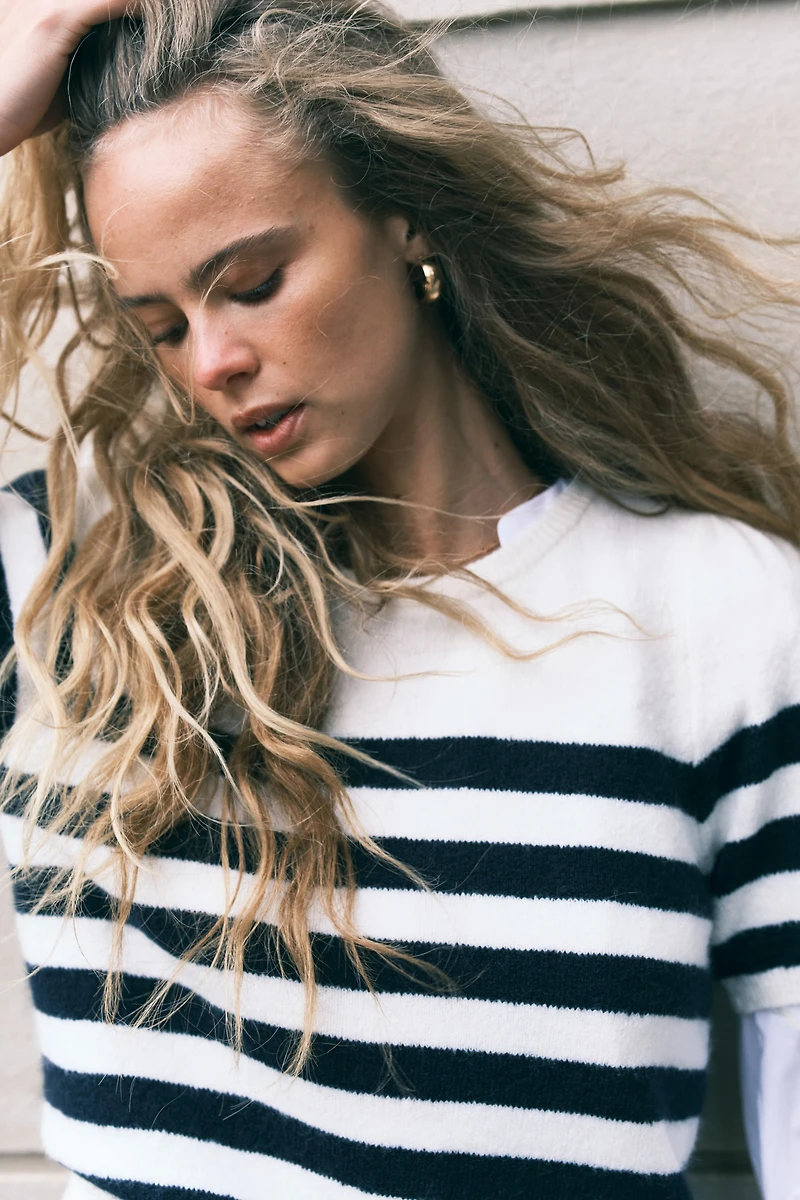 Fine-Knit Puff-Sleeved Top