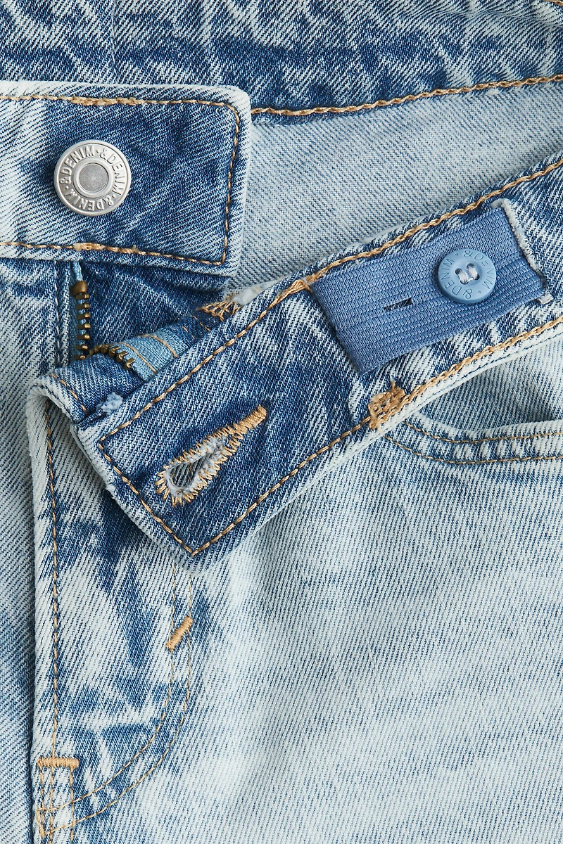 Relaxed Tapered Fit Jeans