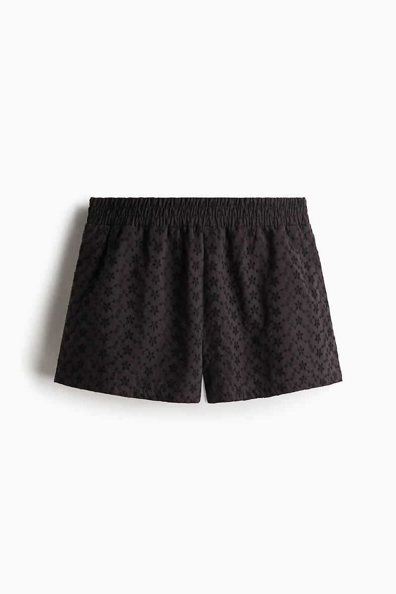 Short taille haute avec broderie anglaise