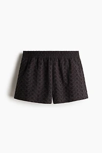 Short taille haute avec broderie anglaise