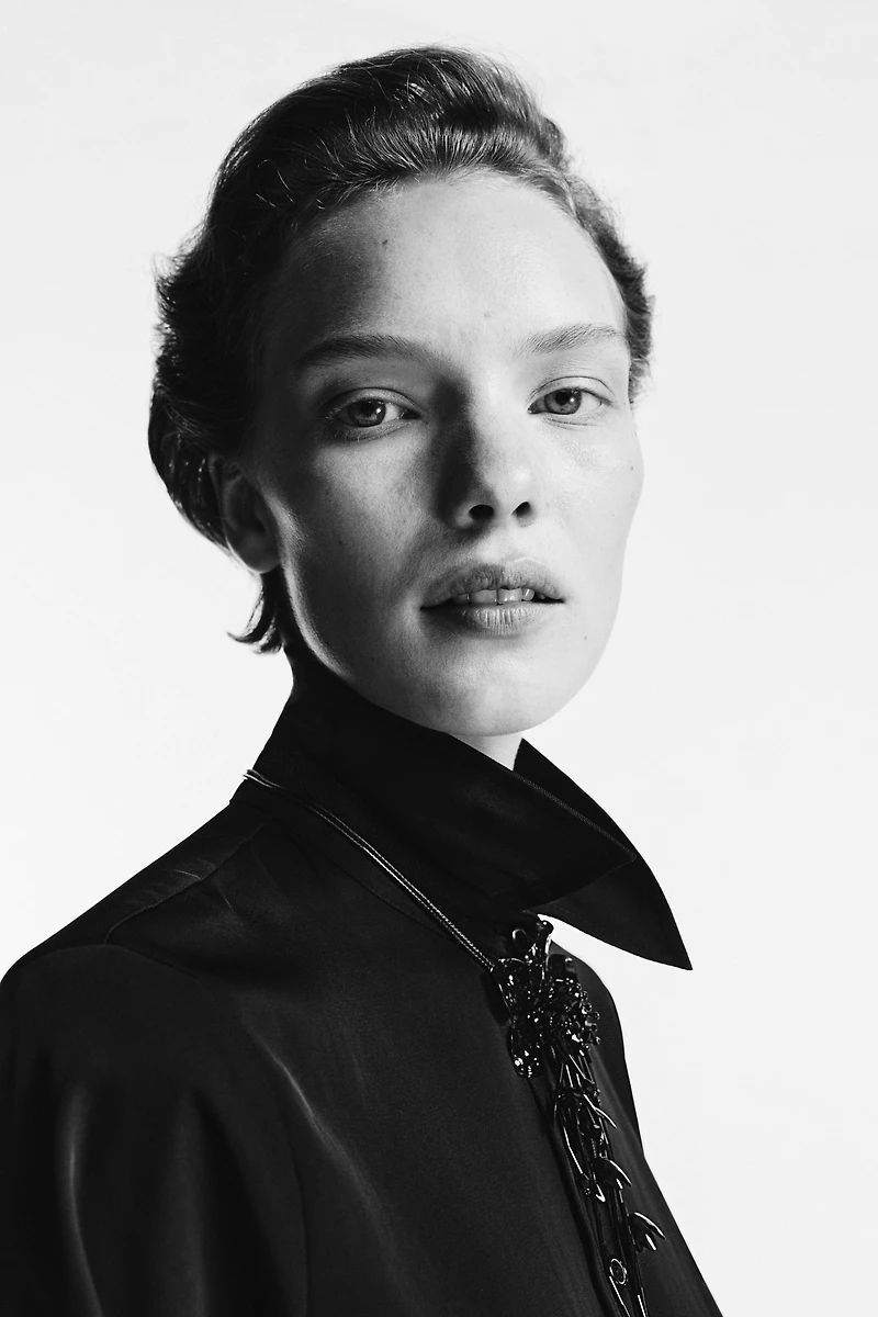 Flower-Detail Cord Necklace