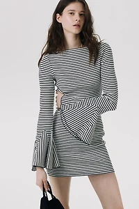 Robe côtelée avec manches trompette
