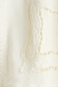 Short en lin mélangé avec broderie anglaise