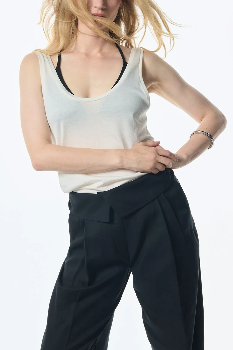 Pantalon en lin mélangé avec ceinture repliée