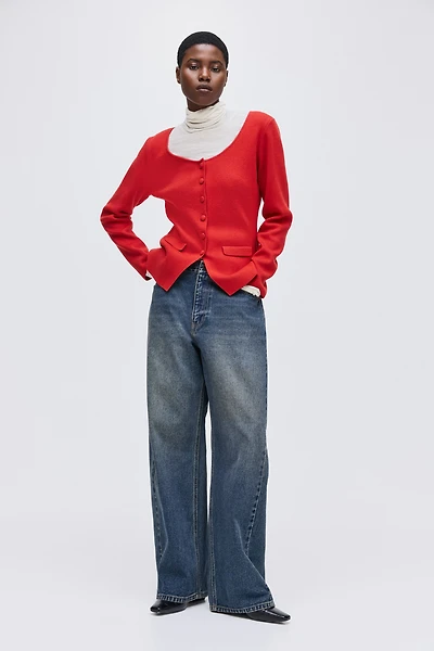 Gilet en tricot côtelé à encolure dégagée