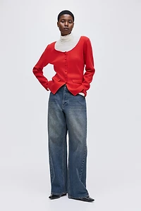 Gilet en tricot côtelé à encolure dégagée