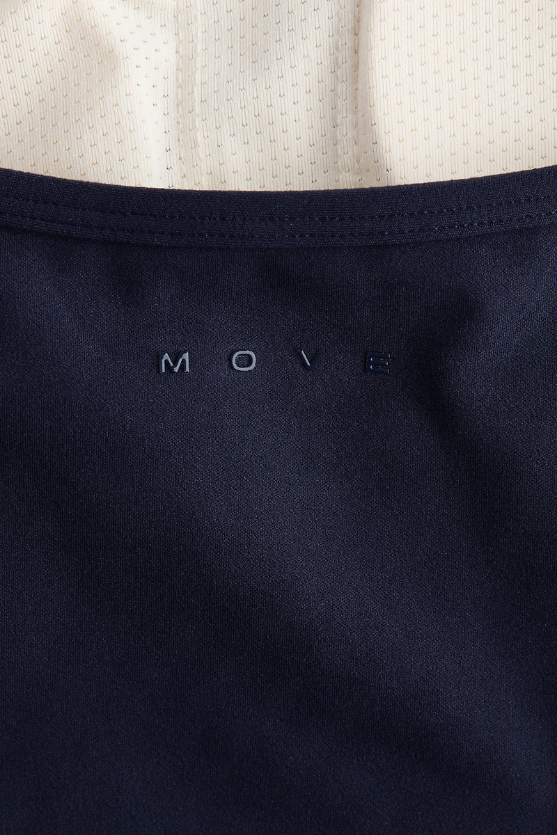 Integral-bra sports top with SoftMove™
