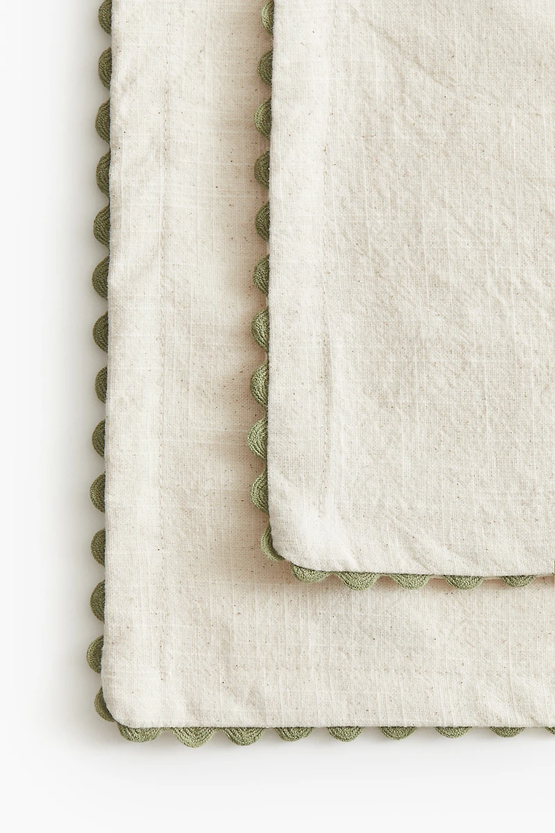 2-Pack Scalloped-Edge Placemats