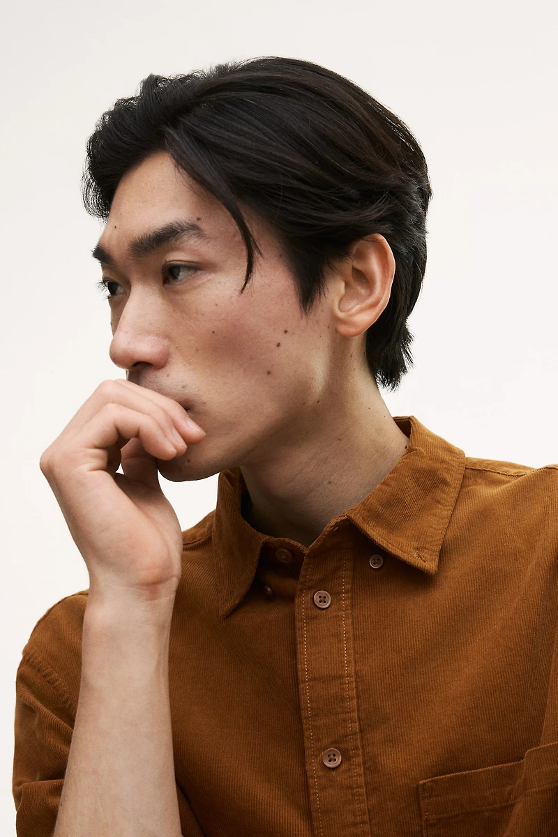 Chemise classique en velours côtelé