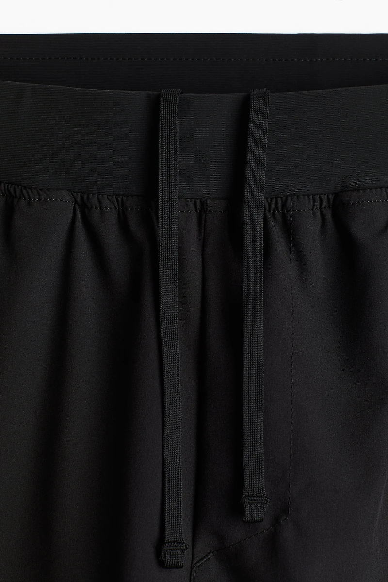 Mid-Length Sports Shorts with DryMove™