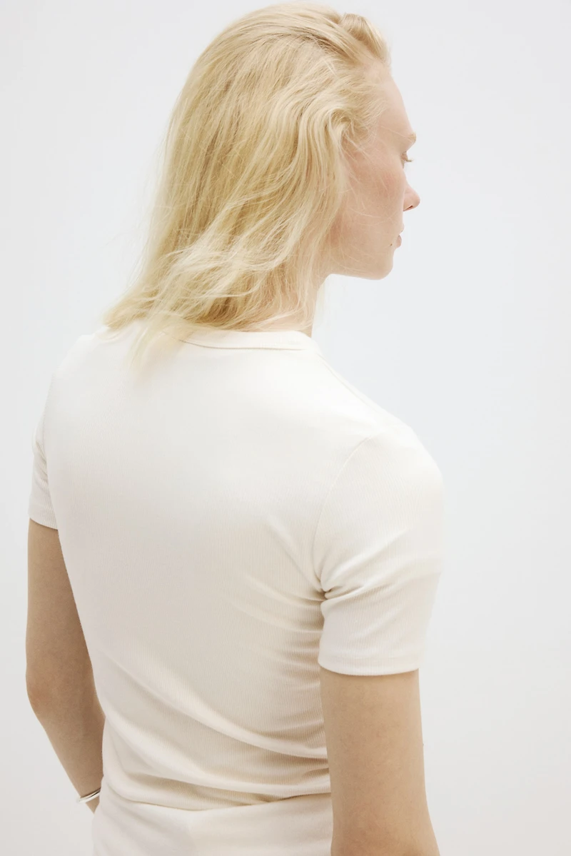 T-shirt côtelé rafraîchissant près du corps