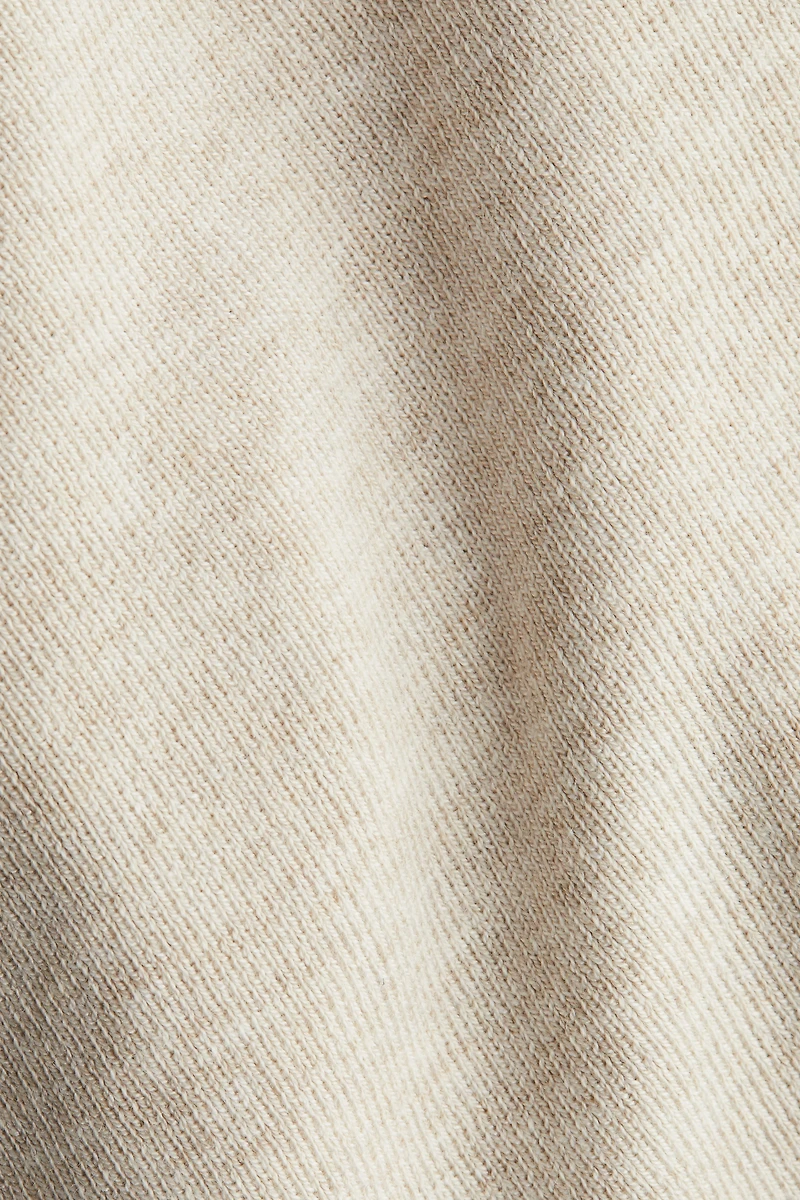 Chandail en tricot avec ceinture à nouer