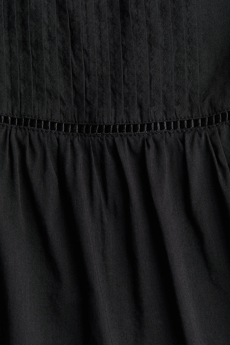 Flutter-Sleeved Blouse