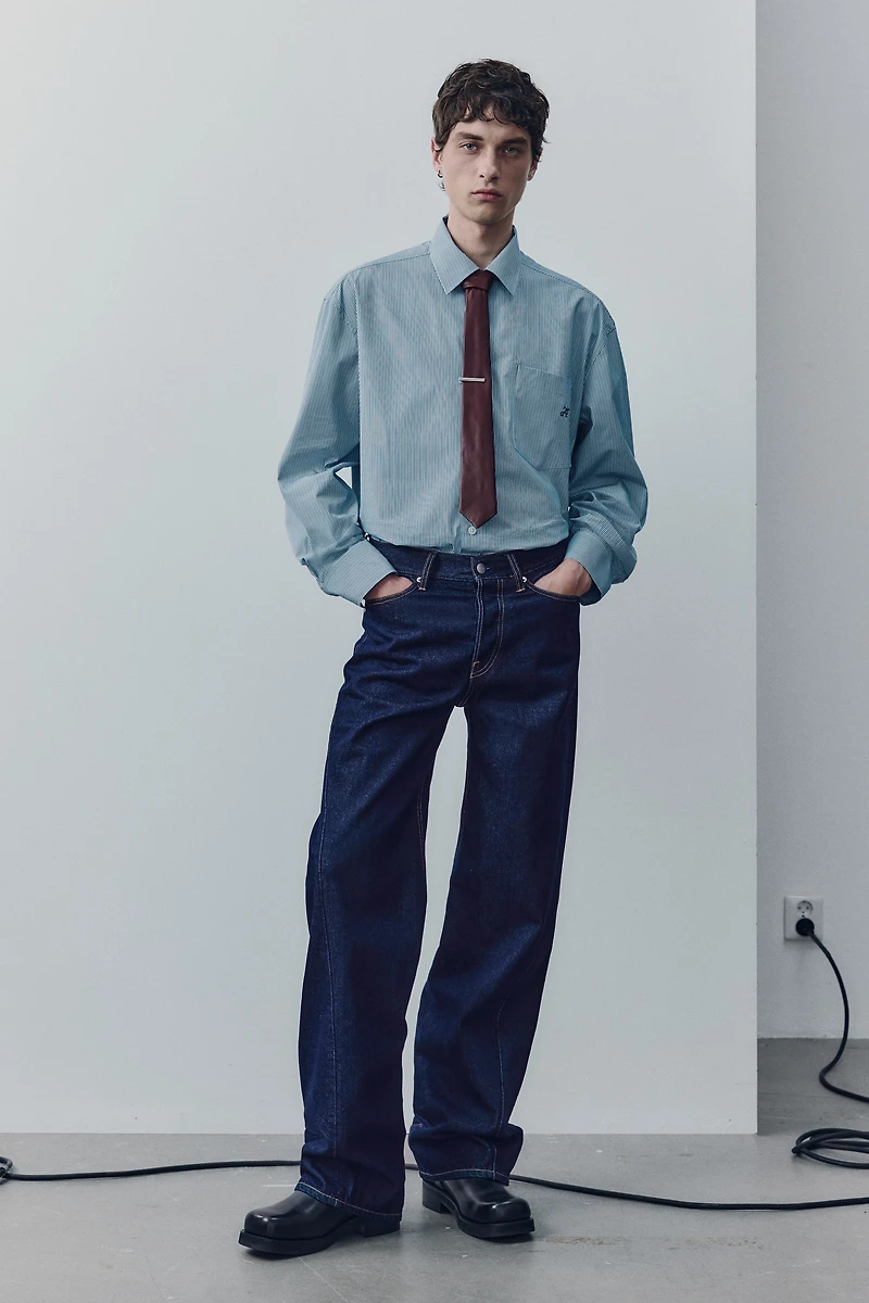 Loose-Fit Twisted Jeans