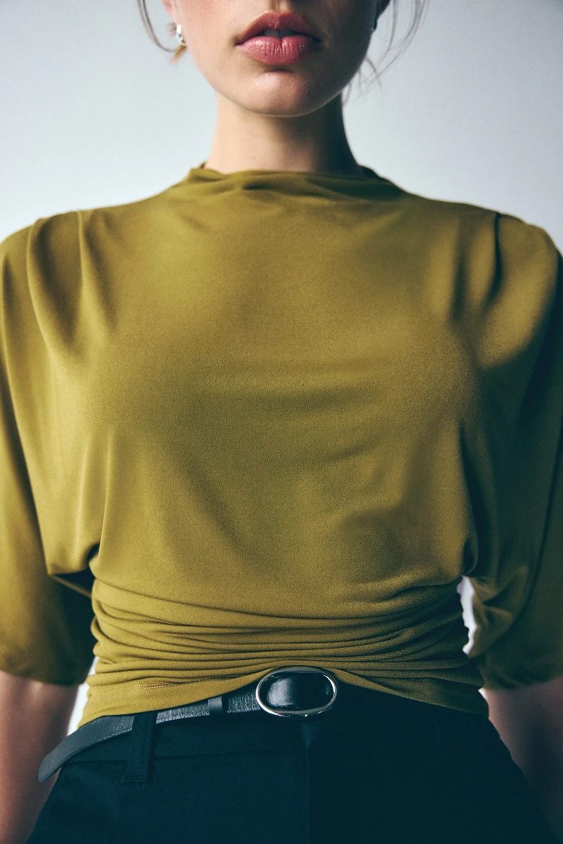 Haut à effet drapé