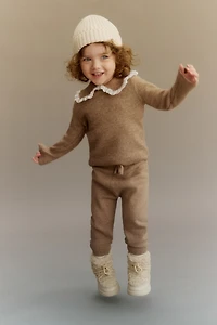 Sweater with Peter Pan Collar