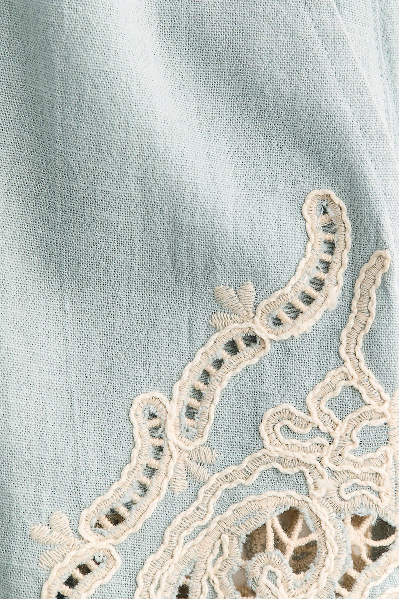 Short en lin mélangé avec broderie anglaise