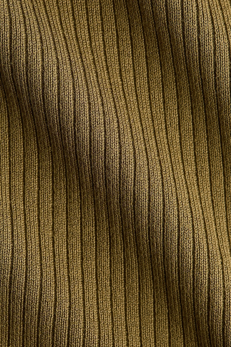 Haut en tricot côtelé avec col cheminée