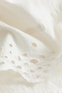 Nappe avec broderie anglaise