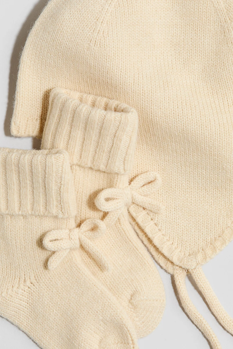 2-Piece Bonnet and Socks Set