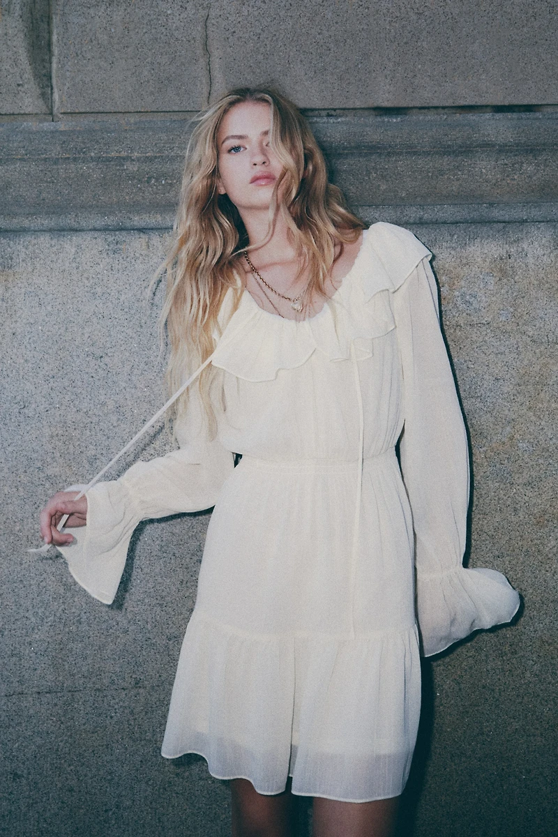 Robe avec col à volants