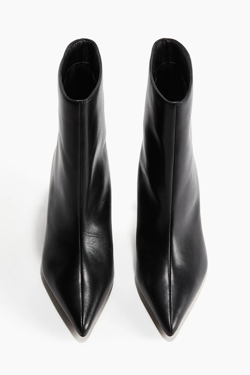 Bottines en cuir à bout pointu