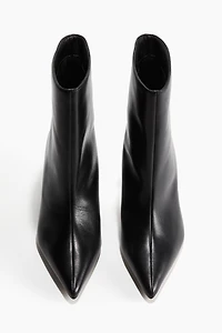 Bottines en cuir à bout pointu