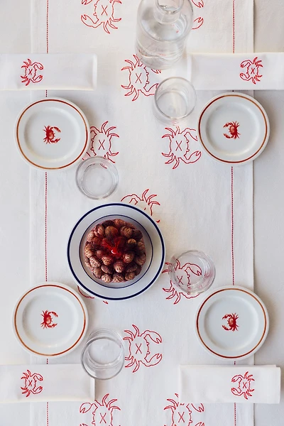 Chemin de table en lin mélangé avec motifs brodés